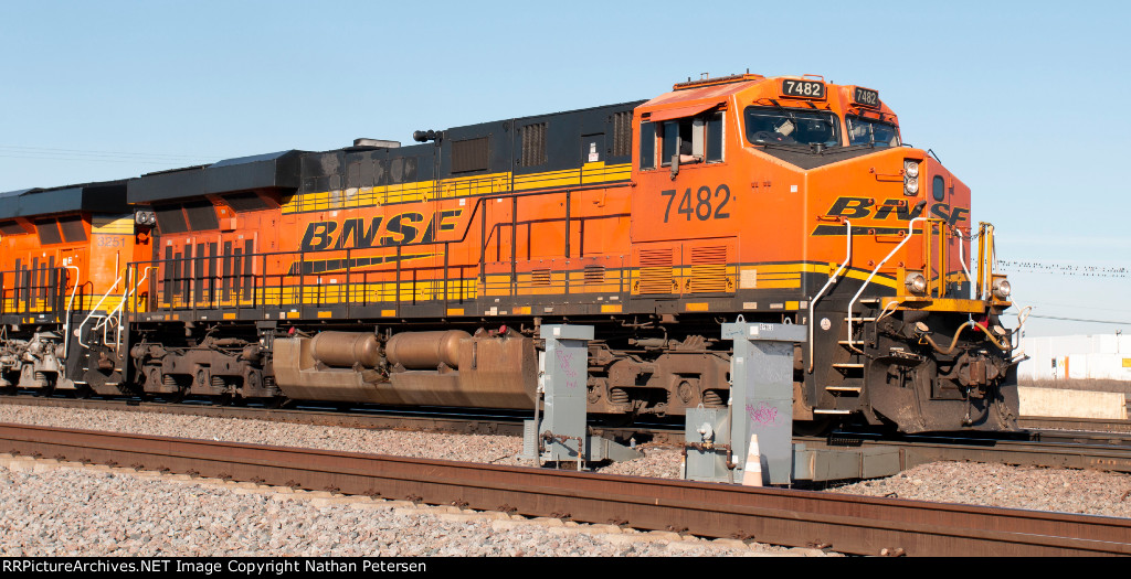 BNSF 7482